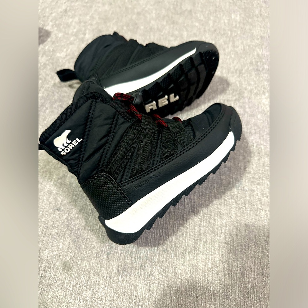 Sorel waterproof light weight snow boots